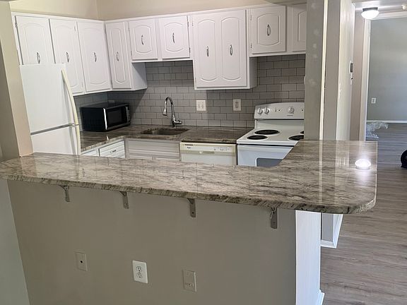 2nd image of 125 S Clubhouse Dr SW Unit 7
