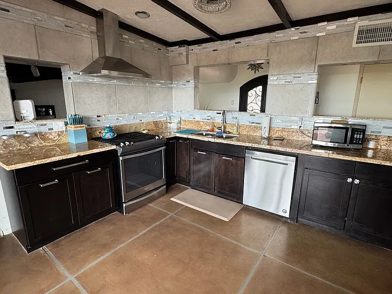 4030 E Camino De La Bajada — Photo 4