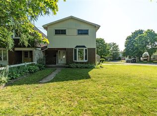 4 Tamarack Ct, Cambridge, ON N3C3A8