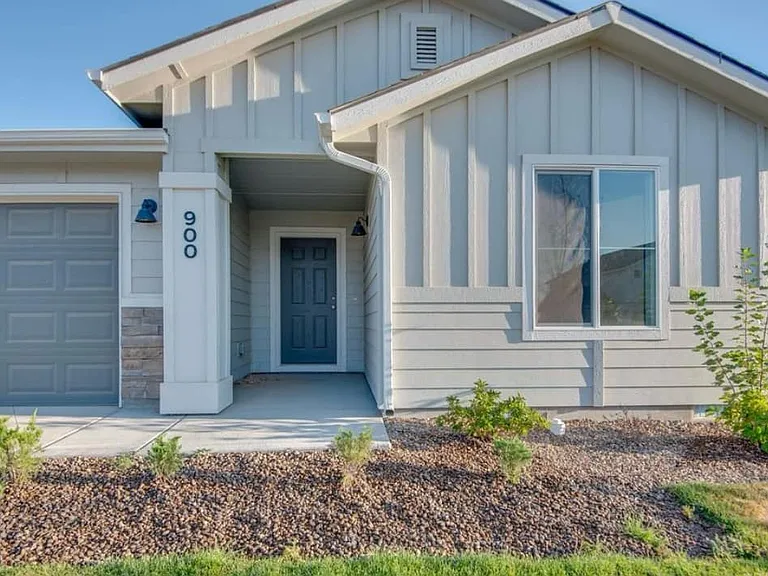 900 SW Miner St — Photo 2