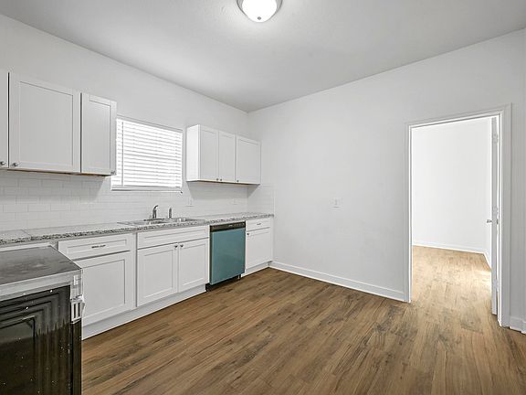 3rd image of 814 W Morton St