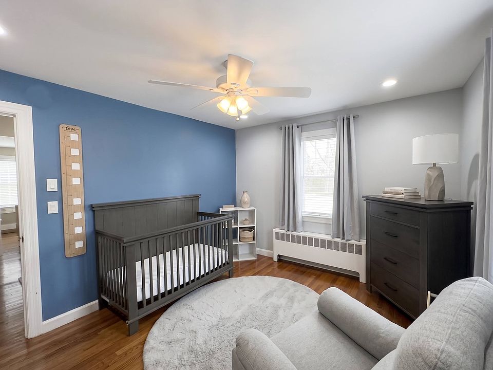 2 Spacious Bedrooms with Closets