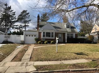 1616 Howard Pl, Baldwin, NY 11510