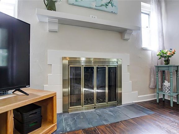 3rd image of 921 Warrington Pl
