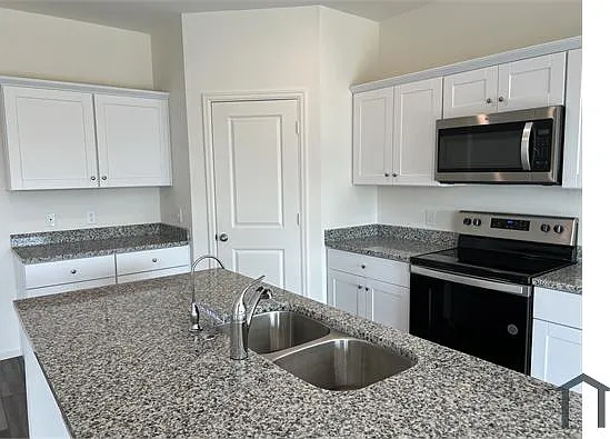 1073 Long Bay Ct — Photo 7