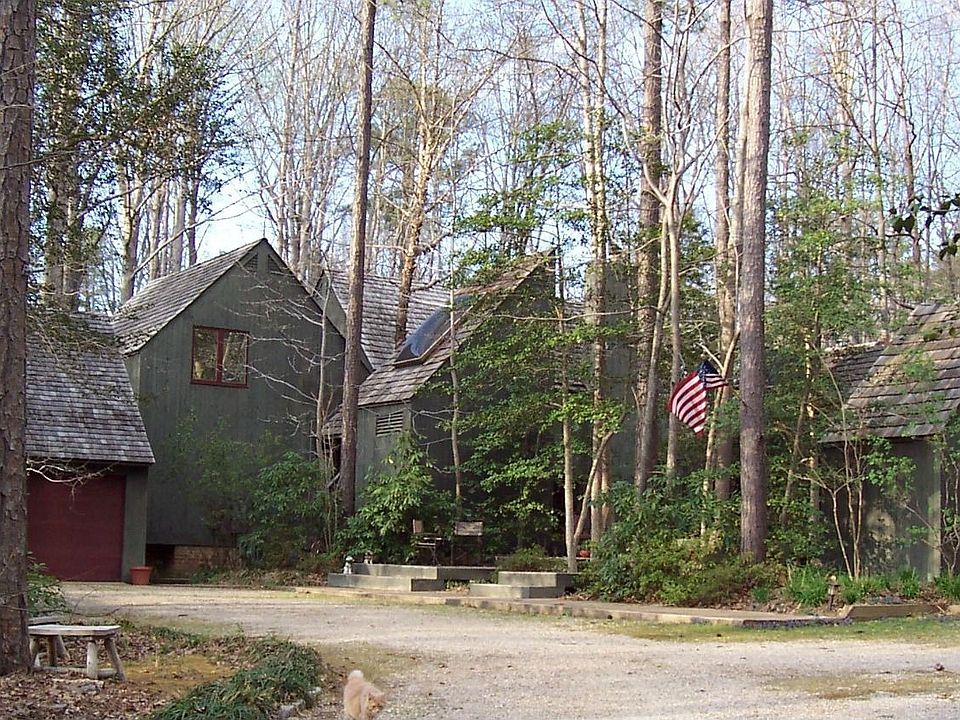 Private wooded setting in the heart of Brandermill