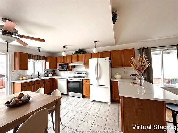 3rd image of 2292 Askin Ave