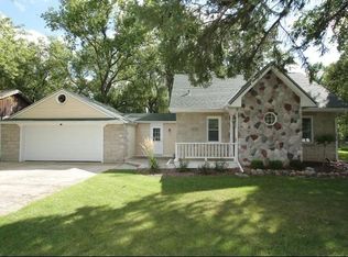 4515 W Laverna Ave, Mequon, WI 53092