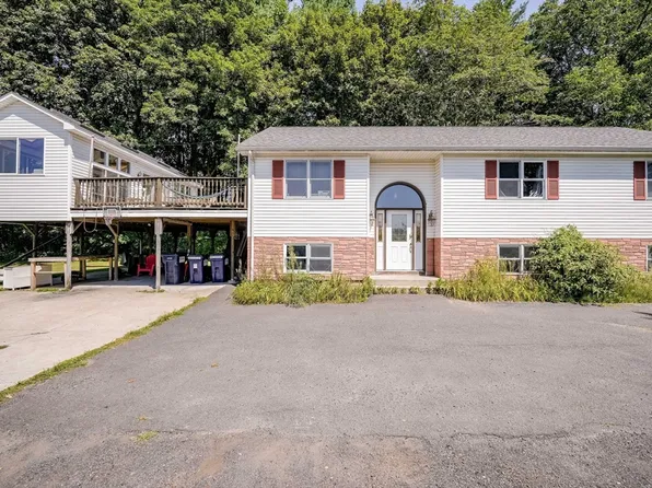 39 Valley Ln, Amherst, MA 01002