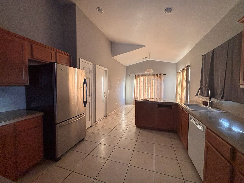 1st image of 2238 W Saint Catherine Ave