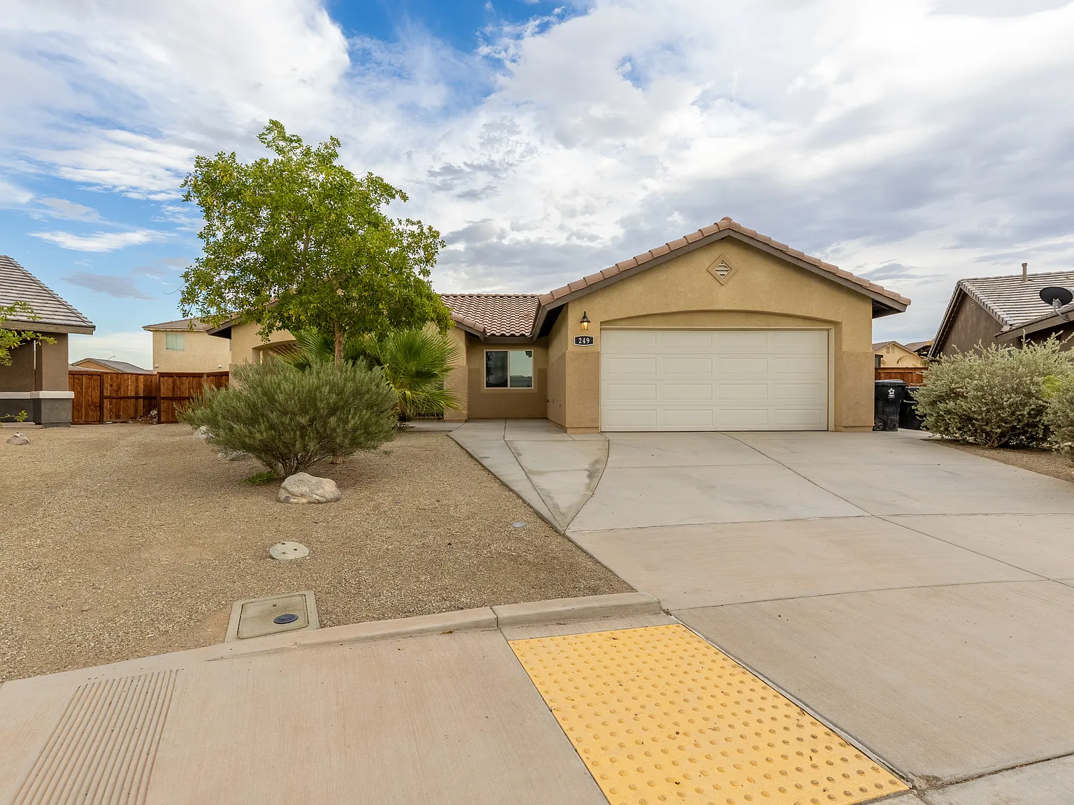 3 bed, 1363 sqft, $2,300 — Photo 2