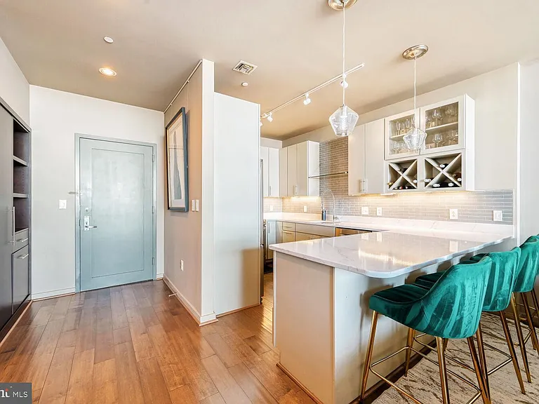 1200 Steuart St #713 — Photo 9