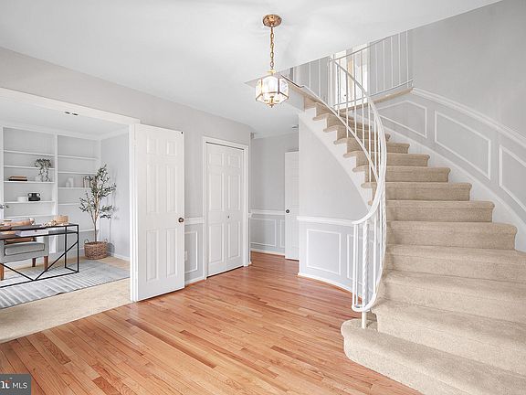 3rd image of 10108 Chariot Ct