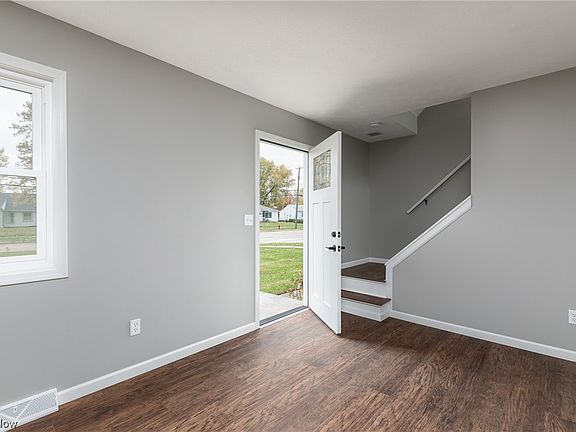 4th image of 30750 Bayridge Blvd