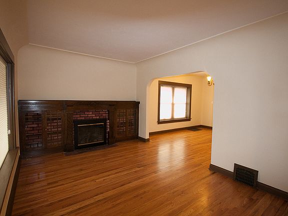 3rd image of 3733 Grove St