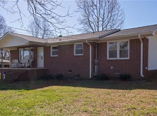 7 Academy Dr, Williamston, SC 29697