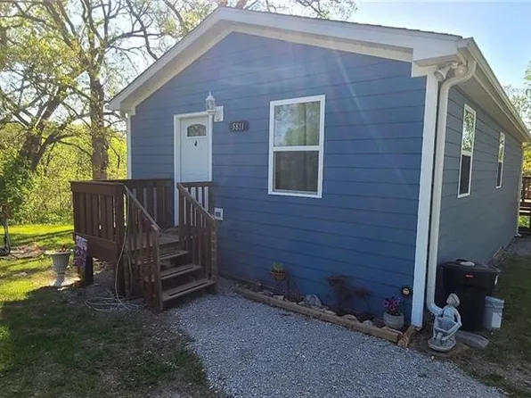 5811 SE Waukomis Dr, Lathrop, MO 64465
