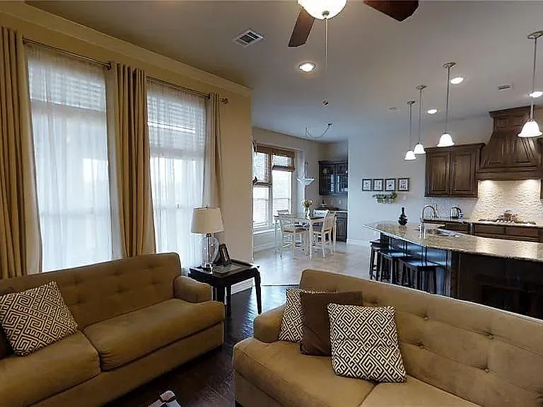 2537 Roseville Dr — Photo 11