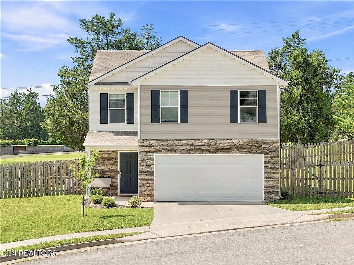 1066 Greenway Dr