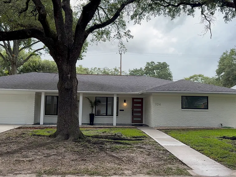 704 Fleetwood St — Photo 49