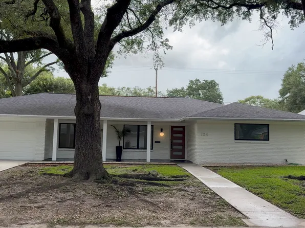 704 Fleetwood St, Baytown, TX 77520