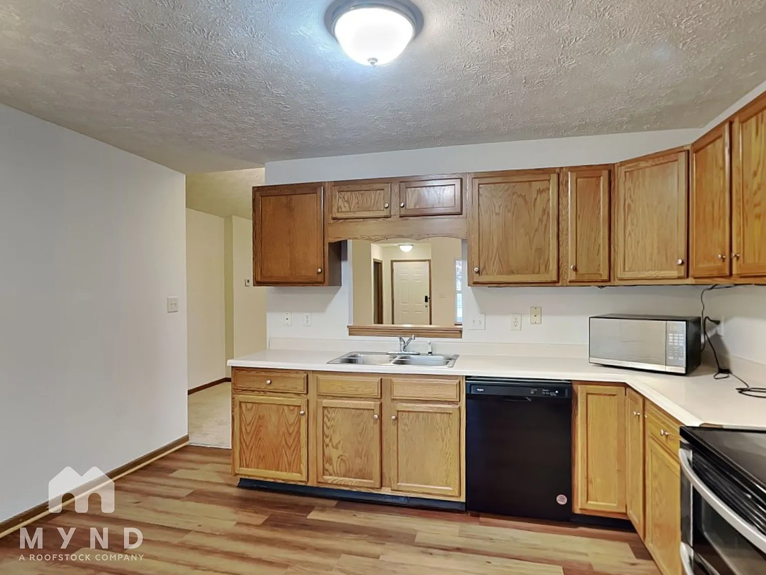 3 bed, 2.0 bath, 1404 sqft, $1,735 — Photo 2
