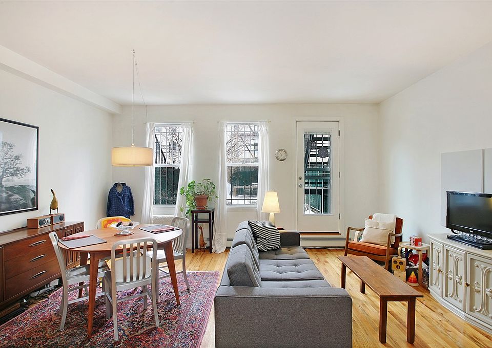 1st image of 135 Columbia St #1