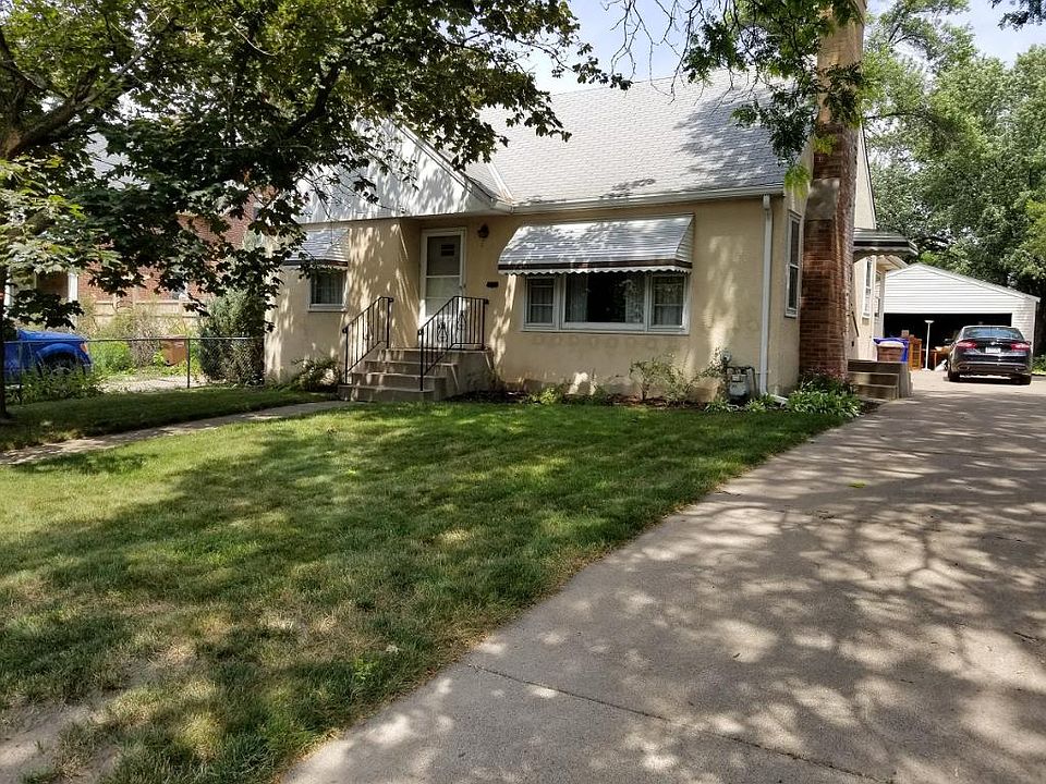 1st image of 879 Hoyt Ave W