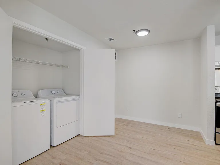 Moser Gardens Apartments — Photo 7