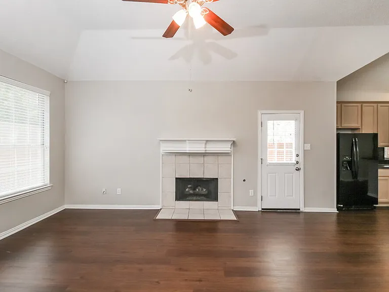 828 Pinnacle Cir — Photo 3