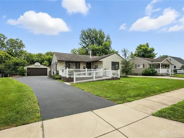 3520 Valleywood Dr, Dayton, OH 45429
