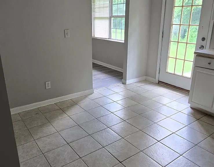 2837 Heritage Ln — Photo 7