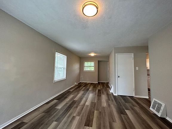 3rd image of 10343 Renfrew Dr