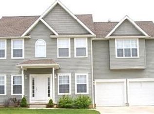 3203 Saunders St, Cuyahoga Falls, OH 44221