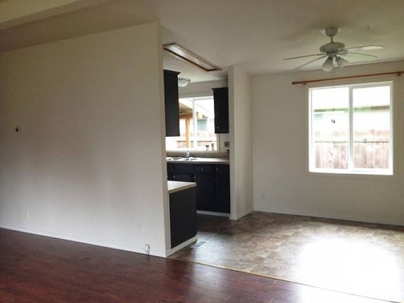 3rd image of 8410 Pepperidge Ln SE