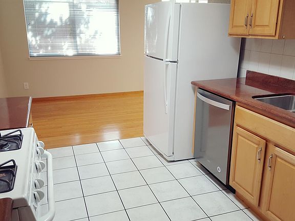 4th image of 1574 Oriole Ave