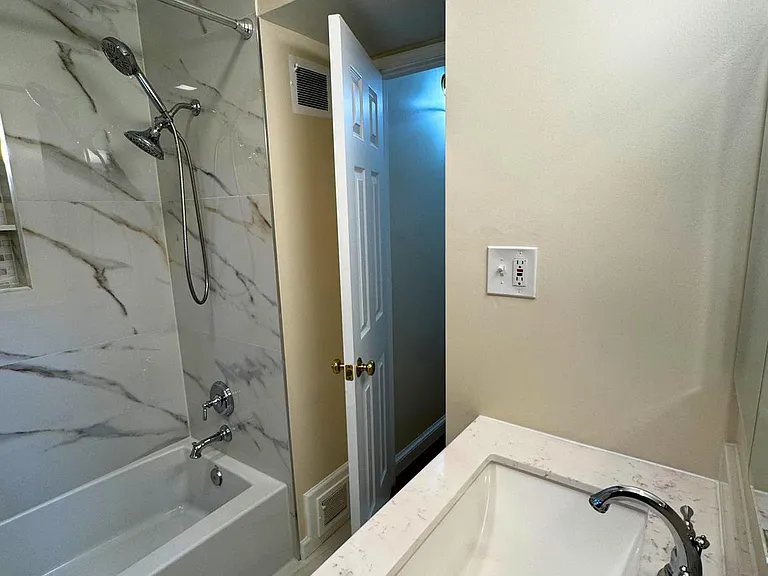 3300 N Harrison St — Photo 14