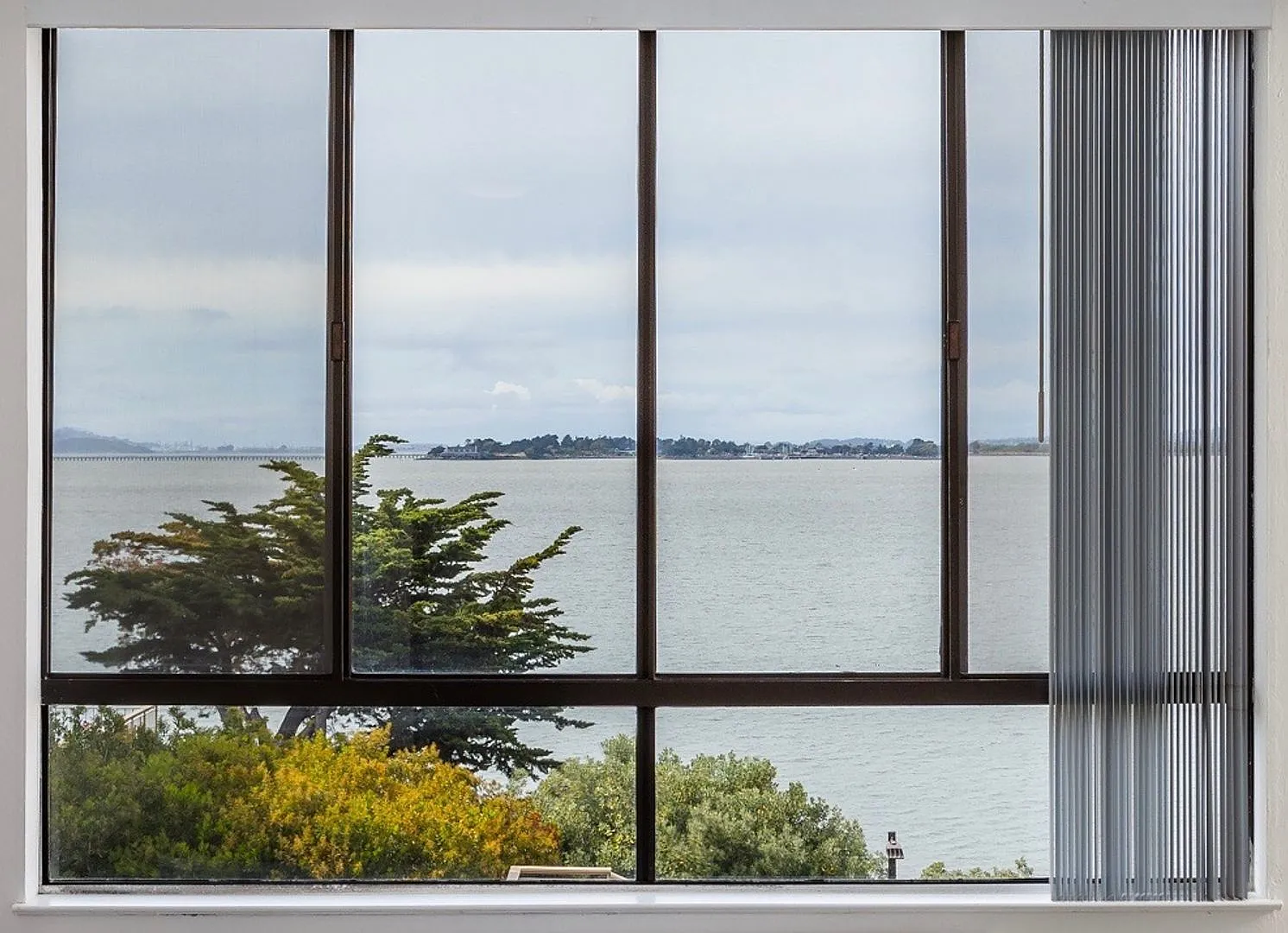 Remodeled Top Floor, Water View Studio — Photo 1