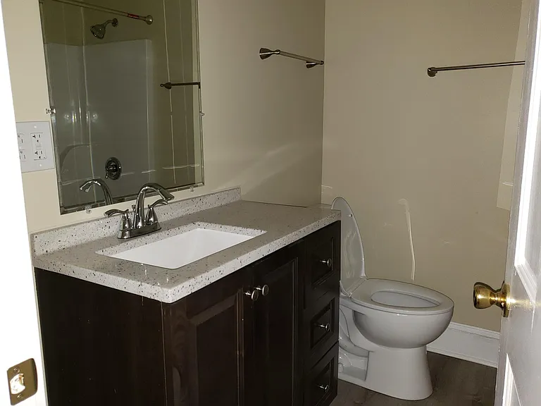 808 Metcalf St — Photo 12