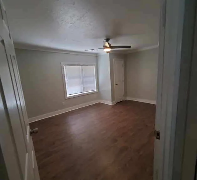 1909 Cowan Ave — Photo 4