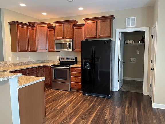 2nd image of 105 Bryanwood Dr