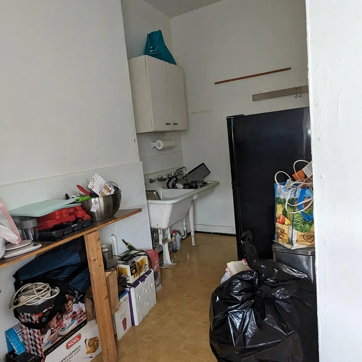 1 bed, 700 sqft, $1,200 — Photo 3