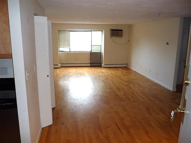 84 Grant St — Photo 1
