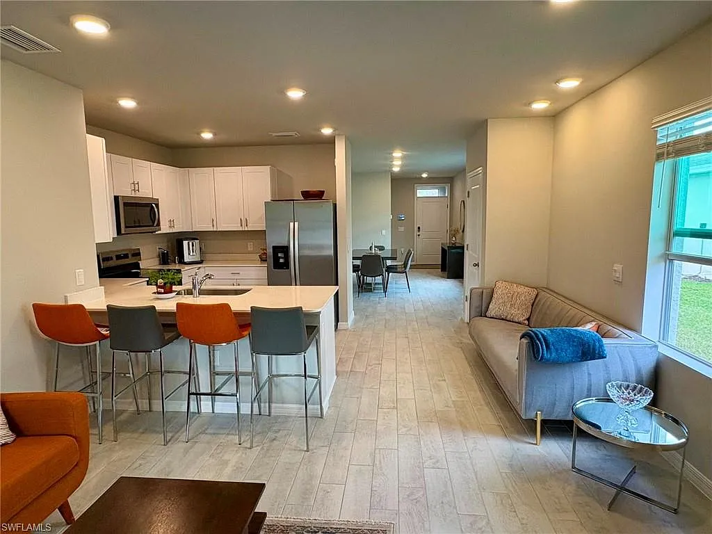 3 bed, 2.0 bath, 1504 sqft, $2,200 — Photo 3