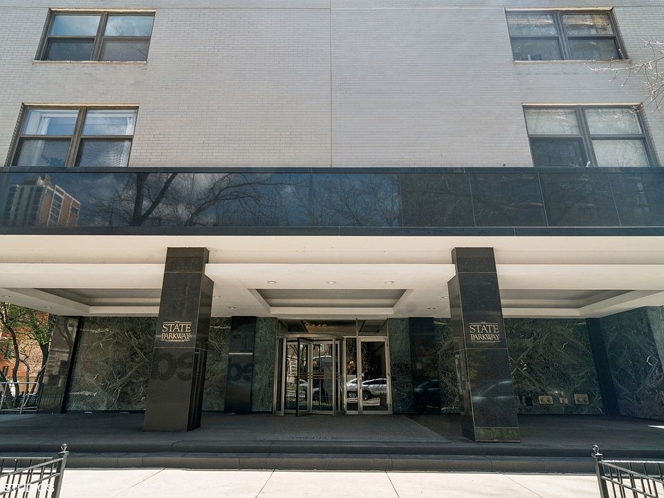 2nd image of 1445 N State Pkwy APT 1605