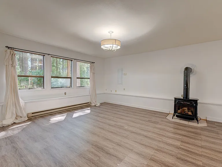 1638 Fern Pl — Photo 16