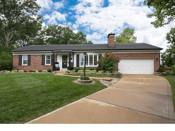 5 Nolan Dr, Saint Louis, MO 63122