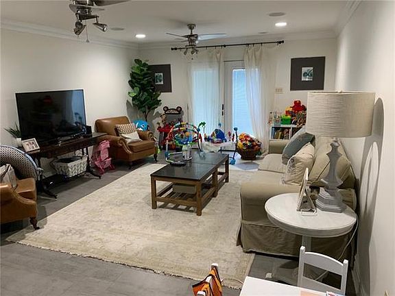 2nd image of 361 39th St