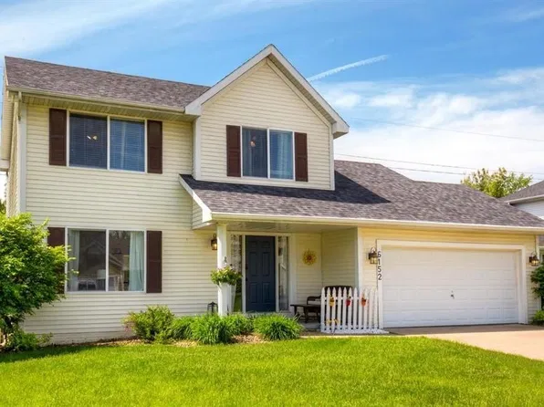6152 Dakota Dr, West Des Moines, IA 50266