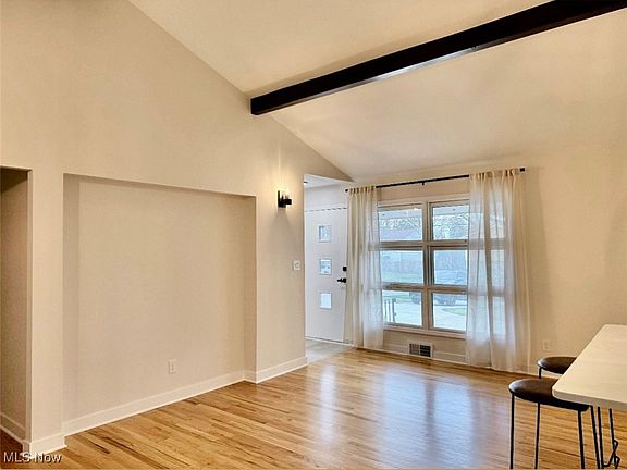 4th image of 20604 Alameda Pkwy